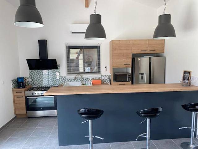 Location de vacances pour 6 personnes, avec terrasse et vue à Saint-Magne-de-Castillon