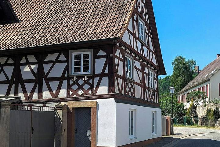 Ferienhaus für 8 Personen, mit Balkon und Garten in Klingenmünster