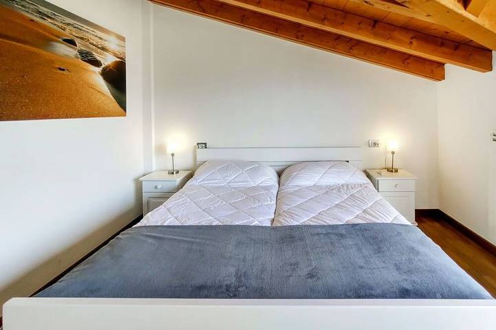 Ferienwohnung für 4 Personen, mit Balkon und Pool in Porto Valtravaglia - 3