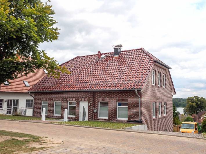 Ferienwohnung für 5 Personen, mit Balkon und Garten sowie Sauna und Seeblick in Flecken Zechlin