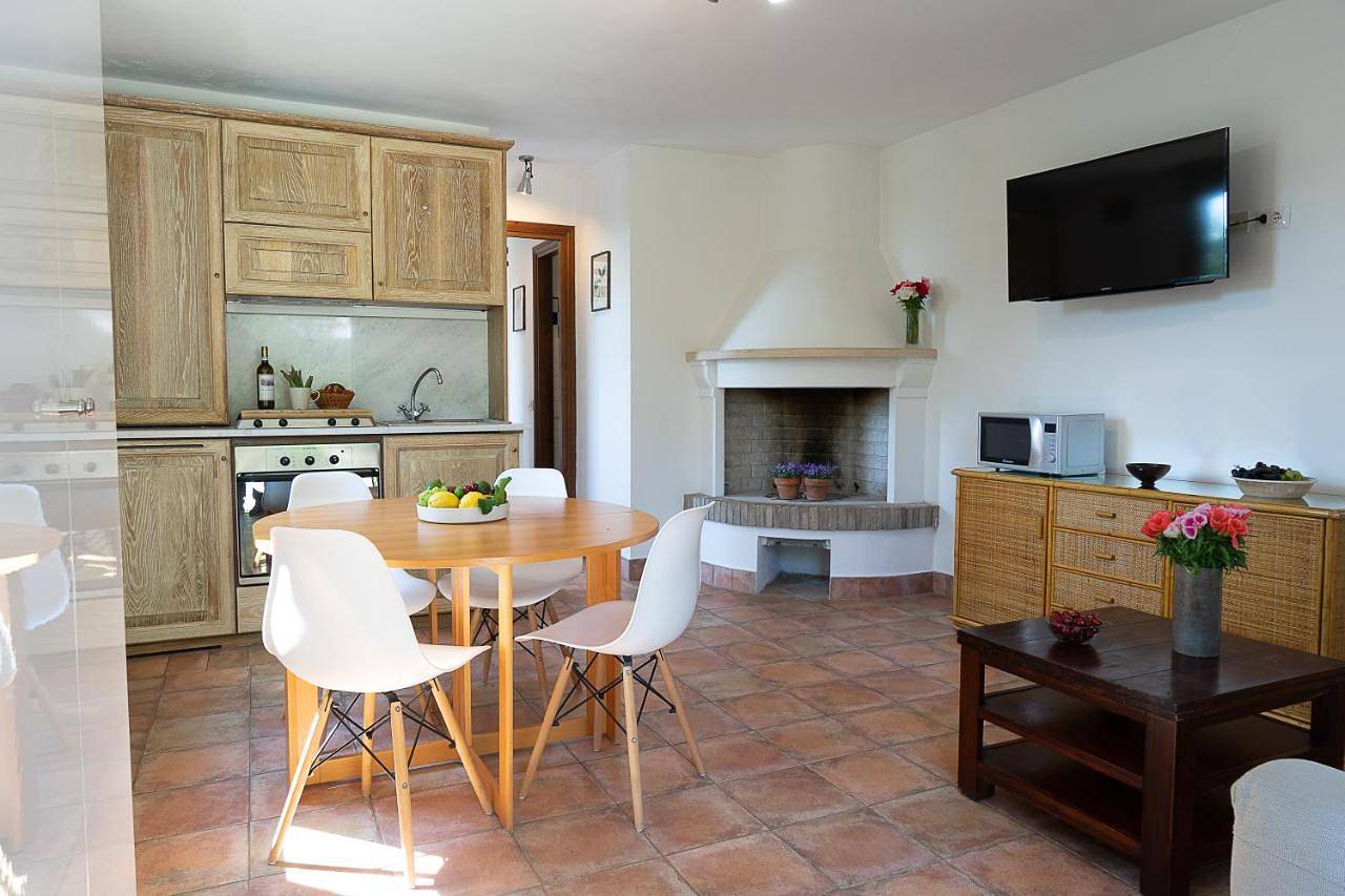 Appartamento intero, Apartment with Terrace in Grottaferrata, Castelli Romani