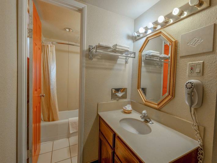 Apartamento entero, 2 camas matrimoniales y 1 cama queen in Gallup (desambiguación), Condado de McKinley