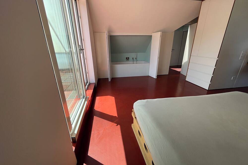 Entire apartment, Sunny haven by Lake Constance in Bregenz, Bodensee-Vorarlberg