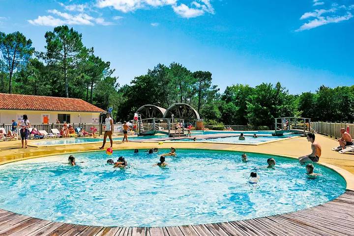 Mobil home pour 4 personnes, avec Terrasse et Piscine à Azur
