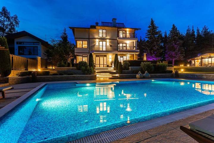 Casa rural para 10 personas, con piscina y vistas además de jardín y sauna en Bulgaria