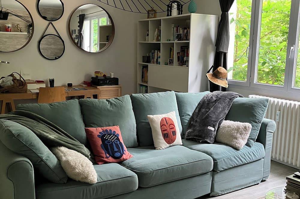 Apartamento entero, Bright apartment near Versailles with parking in La Celle-Saint-Cloud, Yvelines