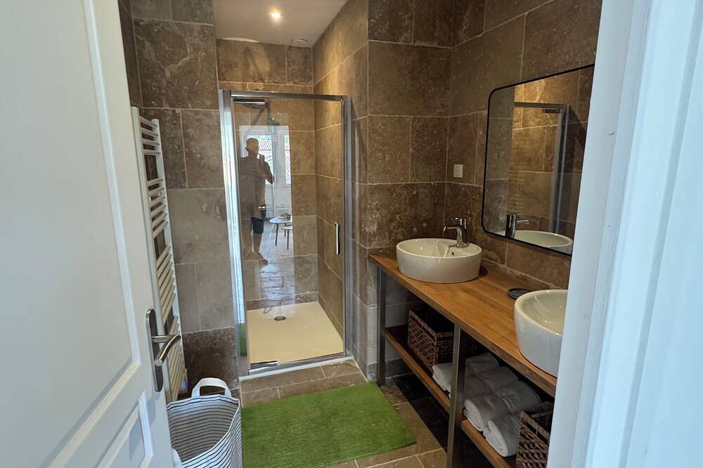 House with swimming pool in a green setting five minutes from the beach, unobstructed view in Ceyreste, Marseille region