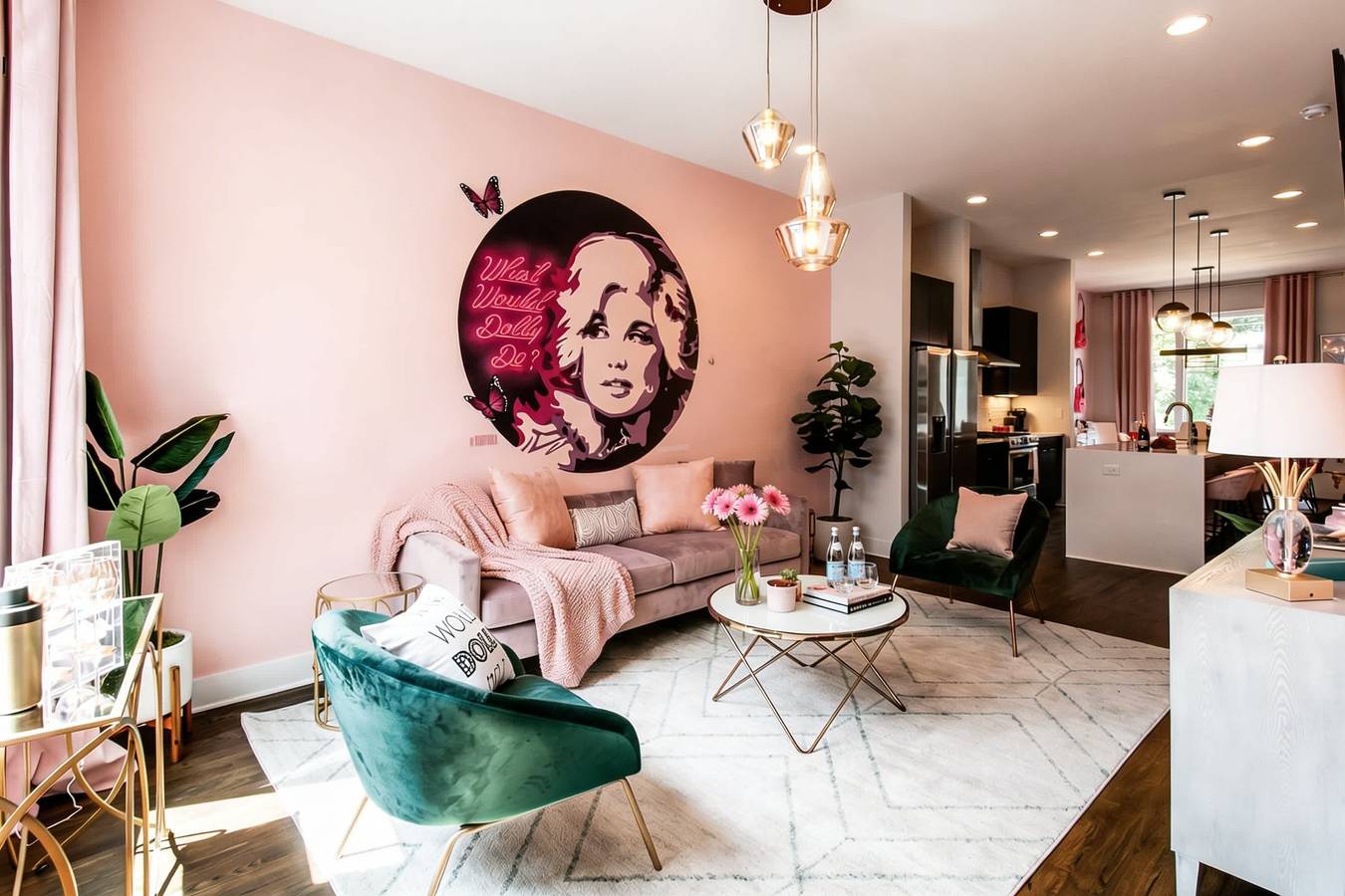 Going Fast  Dollys Dream 12 Beds in Nashville, Tennessee