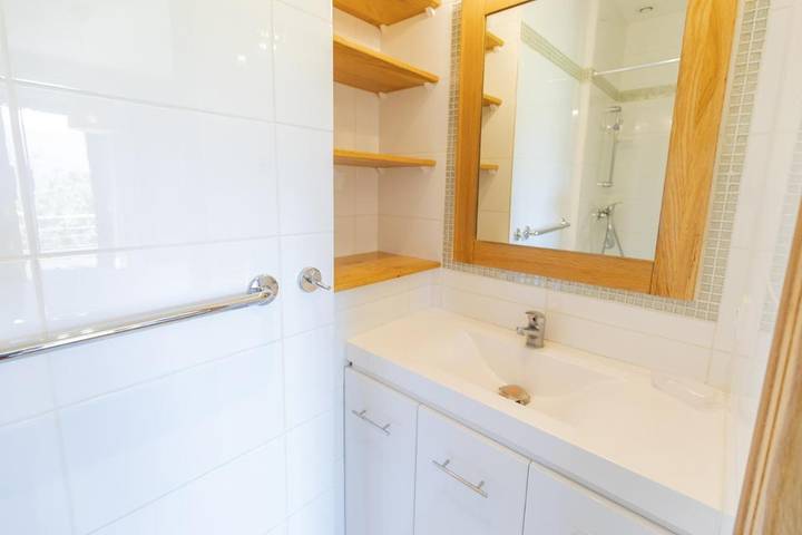 Location de vacances pour 16 personnes, avec Balcon et Terrasse ainsi que Jardin et Sauna à Vercheny - 4