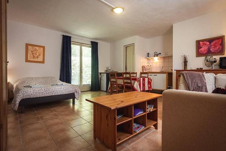 Gîte pour 4 personnes, avec piscine ainsi que terrasse et jardin à Vézac - 3