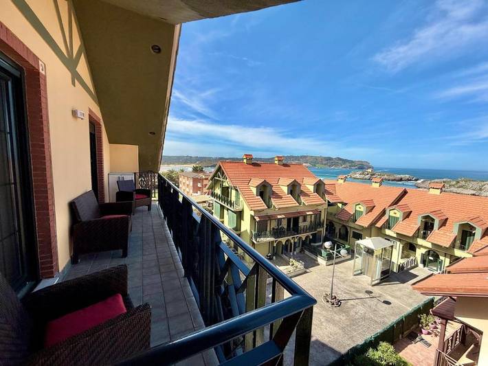 Gîte pour 6 personnes, avec piscine et balcon à Noja