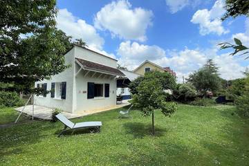 Location de vacances pour 4 personnes, avec piscine et jardin à Jurançon