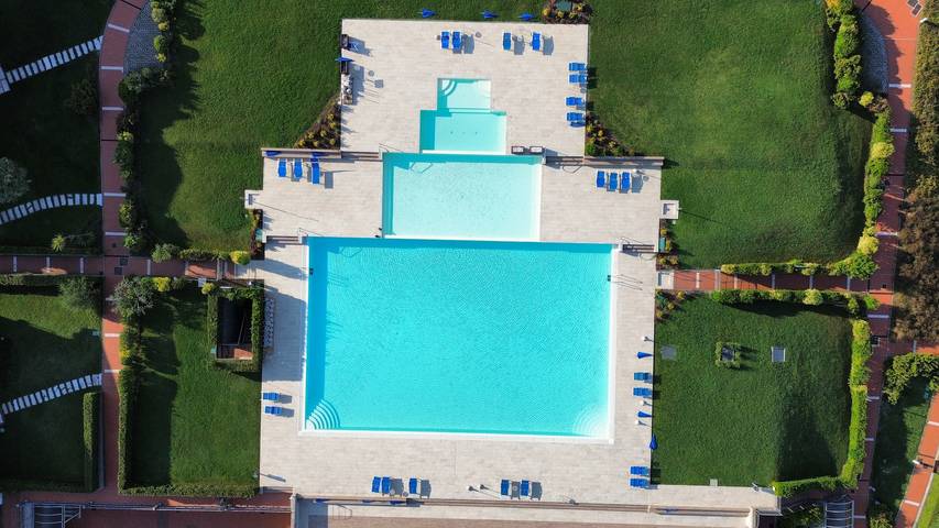 Ferienwohnung für 6 Personen, mit Pool und Seeblick sowie Garten in Manerba del Garda