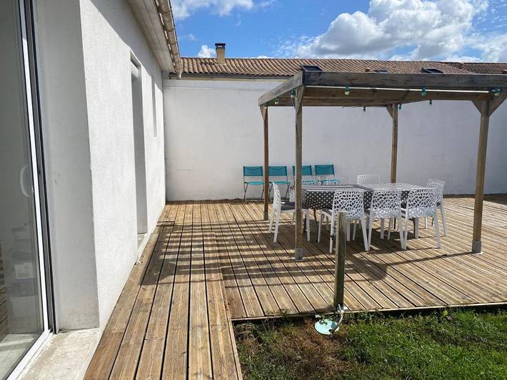 Location de vacances pour 9 personnes, avec terrasse, animaux acceptés à Médis - 2