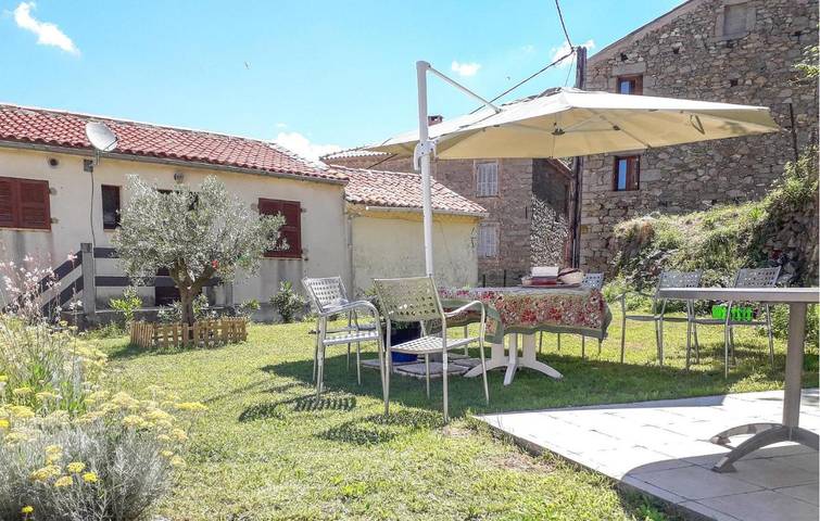 Location de vacances pour 6 personnes, avec terrasse et jardin à Marignana