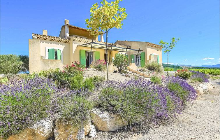 Ferienhaus für 8 Personen, mit Garten und Pool sowie Terrasse in Drôme