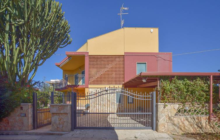 Acogedor apartamento cerca de la playa de Porto Salvo con aire acondicionado y aparcamiento in Marina di Modica, Módica