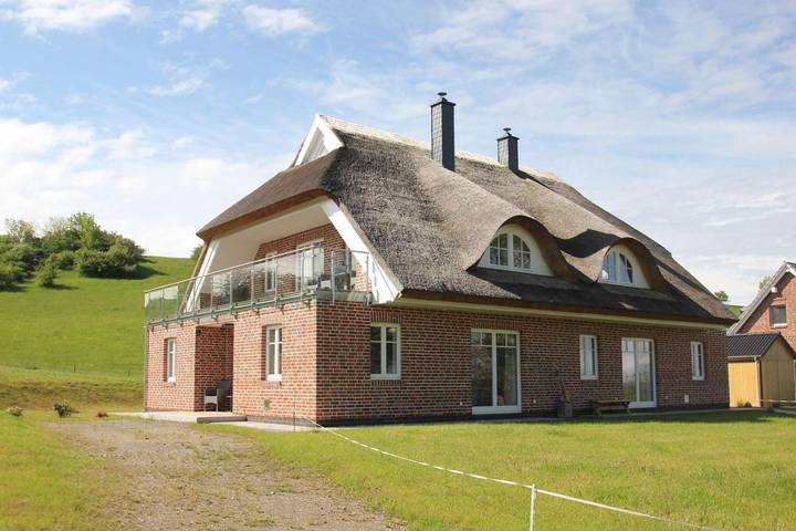 Luxus-Ferienhaus für 4 Personen, mit Balkon und Garten sowie Pool und Sauna in Gager