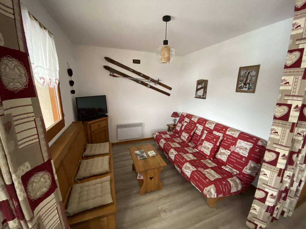 Entire apartment, Duplex for 8 people, 200m from slopes, with garage in Crest-Voland, Albertville region