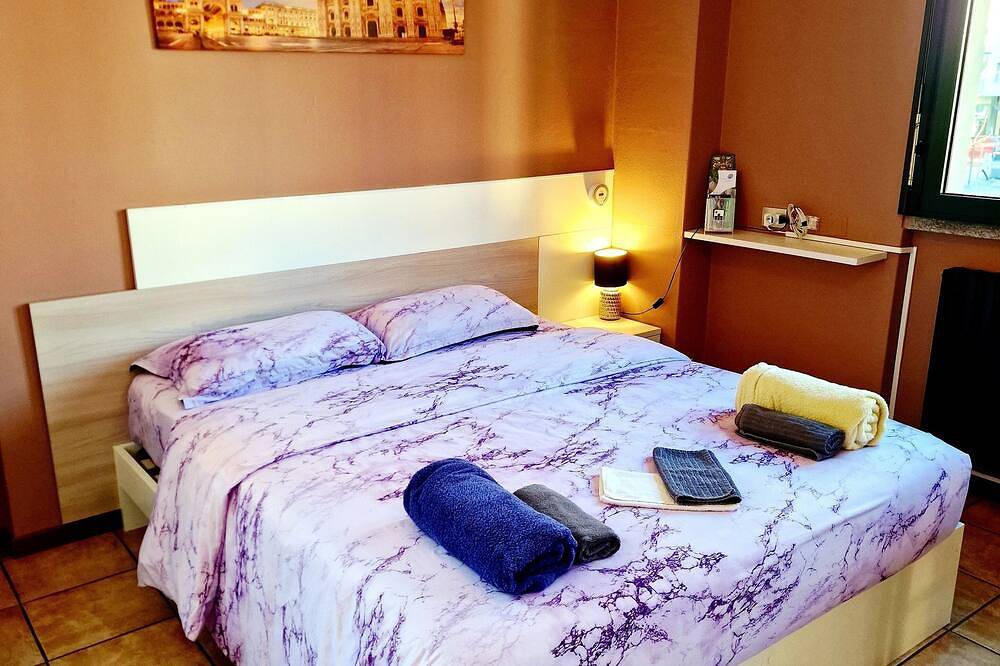 Ganze Wohnung, Bernina Station Suite: 30 Steps to the Red Train in Tirano (stadt), Tirano