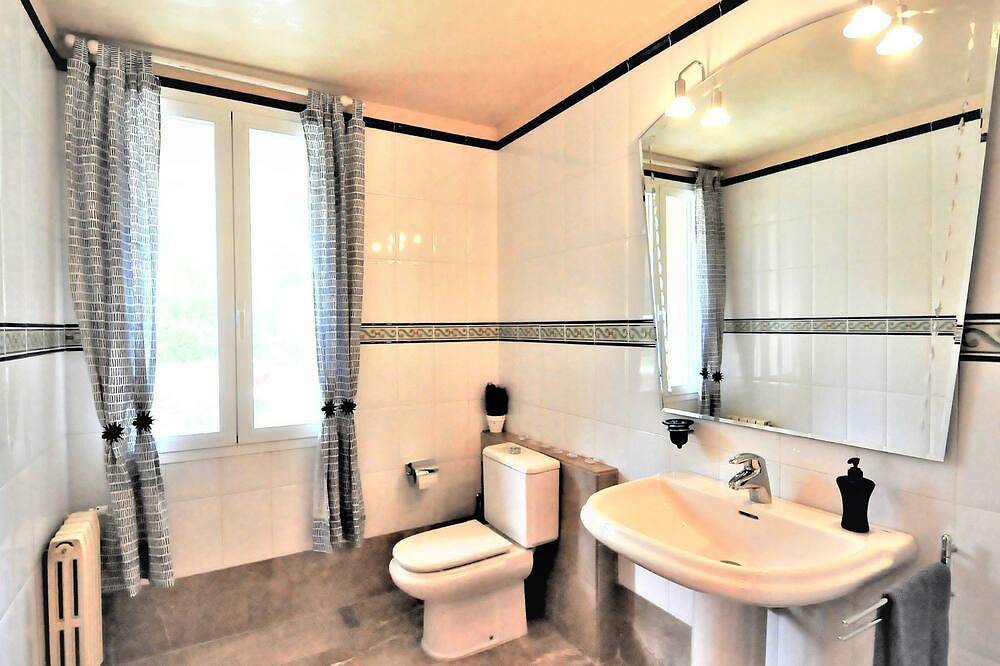 Villa con piscina y pista de tenis privada ideal para familias.  - Wifi Gratis in Bunyola, Mallorca Westen