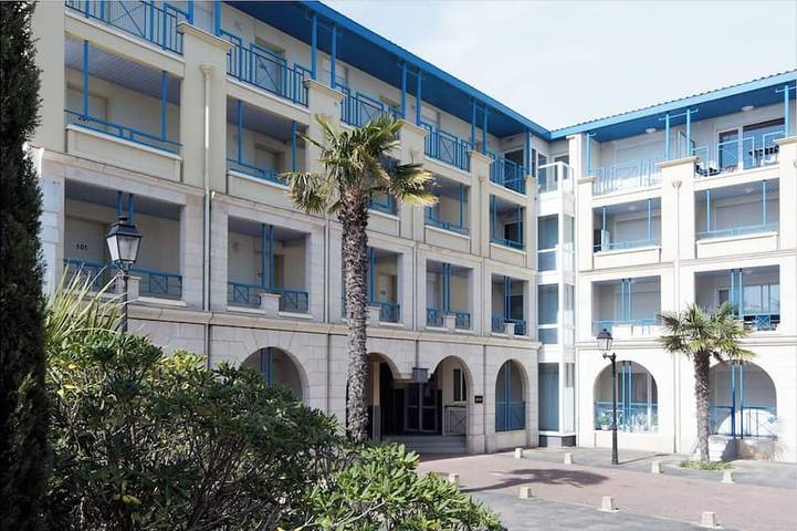 Gîte pour 2 personnes, avec piscine dans Casino De Chatelaillon - 4