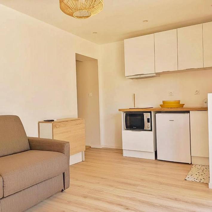 Gîte pour 6 personnes, avec jacuzzi ainsi que piscine et jardin, adapté aux familles dans Montlegun - 2