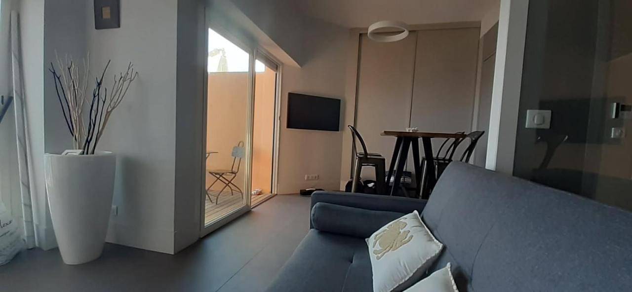 Appartement entier, Un balcon sur la mer in Le Trayas, Côte méditerranéenne (France)