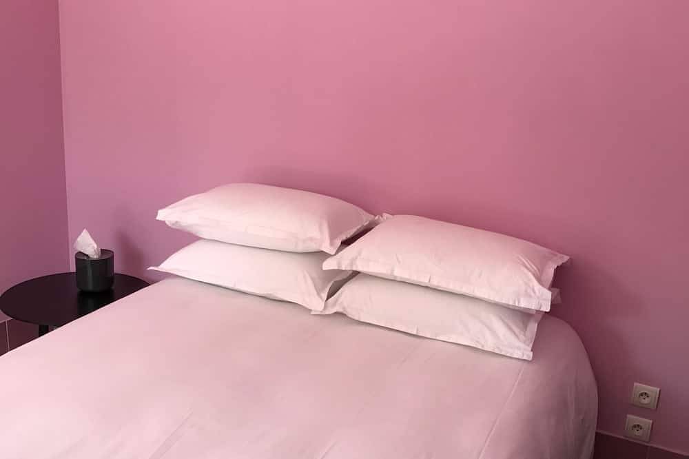 Maison bobo raffinement confort luxe 8 mins Angers centre piscine chauffée /spa in Briollay, Région d'Angers