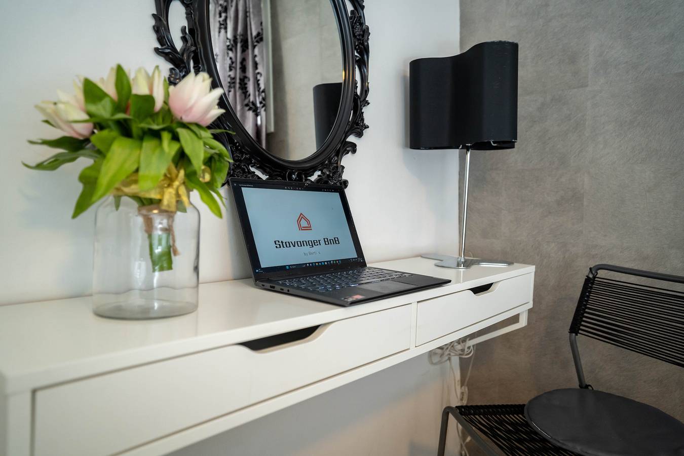 Entire apartment, Bnb Apartment 1 “nice & Cozy"central 2 Rooms by Berti in Stavanger