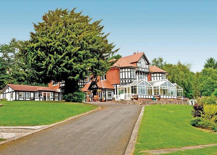 Holiday village for 4 people, with Hot tub and Sauna in Wales