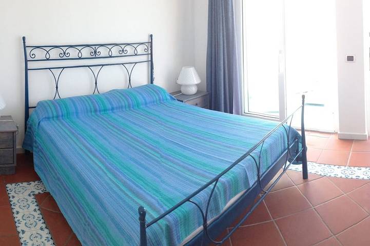 Appartement entier, Cozy Apartment with a Large Terrace Overlooking the Sea in Italie