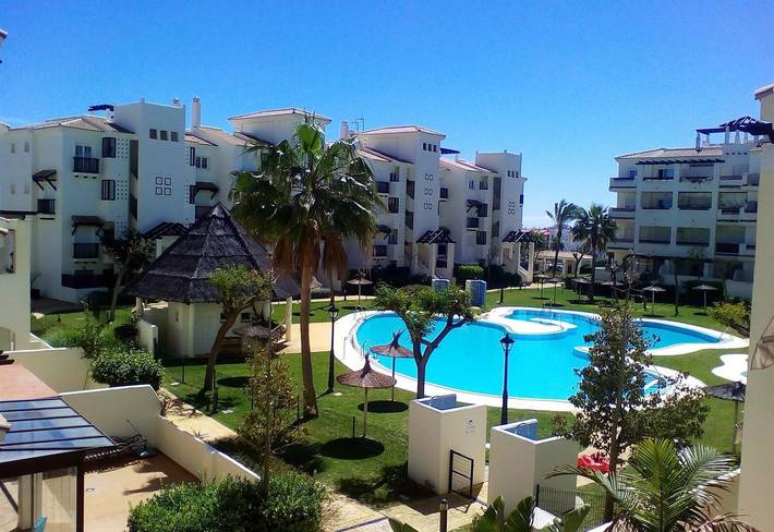 Entire apartment, Apartment 'Residencial Duquesa Fase I' with Terraces, Shared Pools & Wi-Fi in San Luis de Sabinillas, Manilva