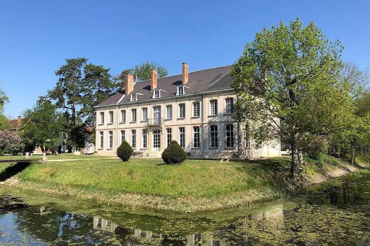 Château pour 16 personnes, avec jardin ainsi que piscine et jacuzzi dans Marne