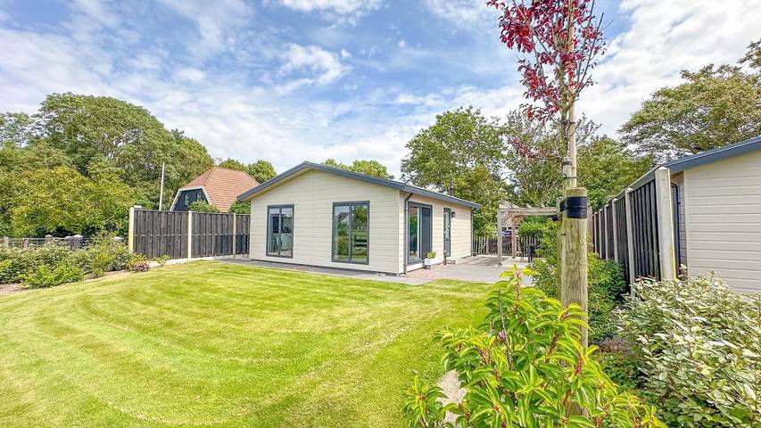 Vakantiehuis voor 4 personen, met terras en tuin in Heiloo