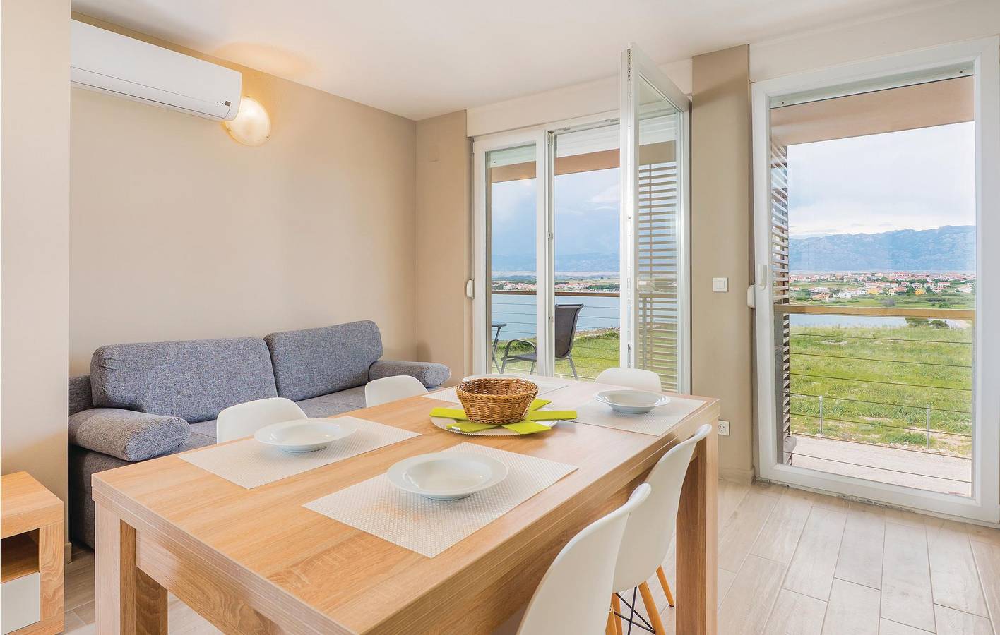 Ganze Ferienwohnung, Ferienwohnung für 6 Personen mit Terrasse in Povljana, Pag