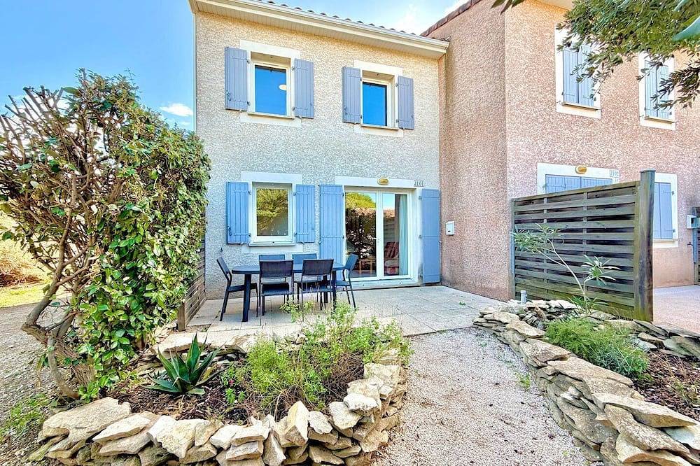 Entire apartment, Terrasse du Sud, 4 guests, Pool in Calvisson in Calvisson, Nimes region