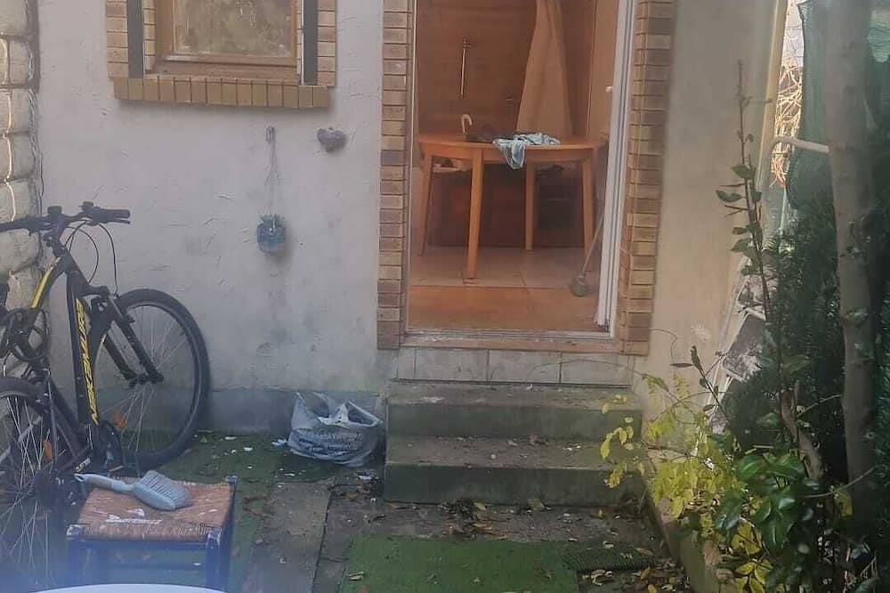 Entire apartment, Quiet studio in garden 20 minutes from Paris-Centre in Antony, Hauts-de-Seine