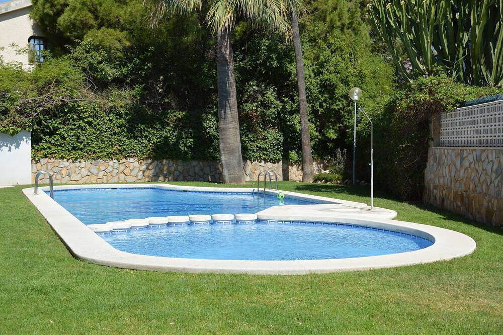 Entire apartment, Penthouse With Large Terrace, Sea Views, One Step From The Beach And Wifi in El Barrio, San Juan Playa