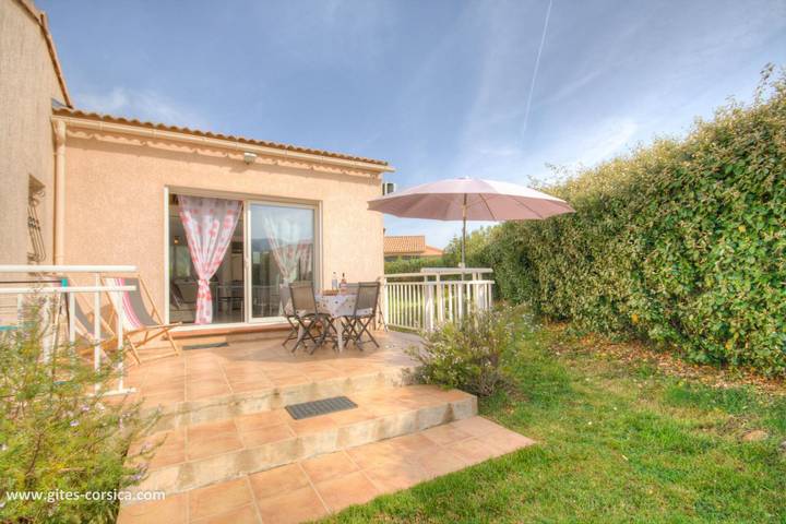 Gîte pour 2 personnes, avec Terrasse et Jardin