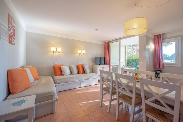 Gîte pour 6 personnes, avec piscine et bassin pour enfant, adapté aux familles dans Port de Cannes Marina - 4