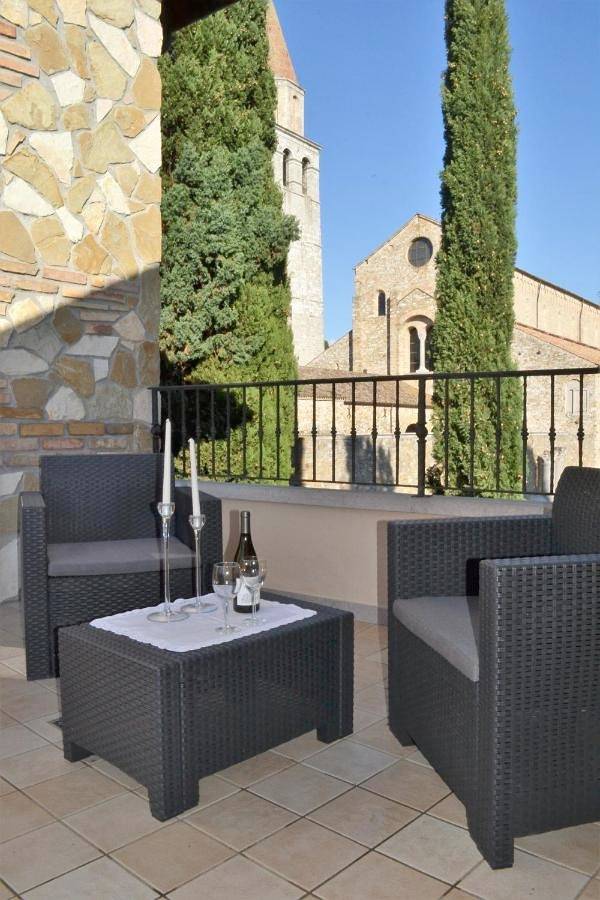 Ferienwohnung für 6 Personen, mit Balkon und Terrasse sowie Ausblick in Aquileja