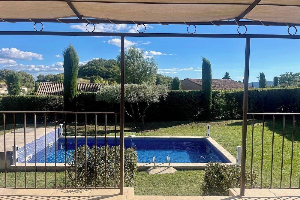Forcalquier, Villa with private pool in luxury hotel residence. in Forcalquier, Regionaler Naturpark Luberon