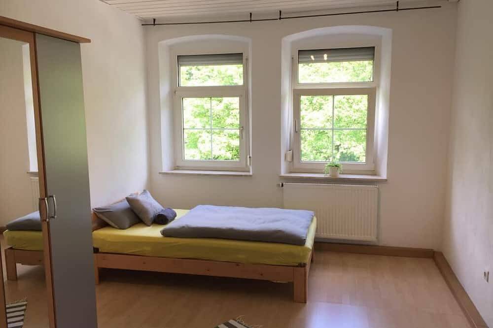 Ganze Wohnung, Wohnung auf 100 qm in Amberg für bis zu 12 Personen mit Gartenanteil in Amberg, Ostbayern
