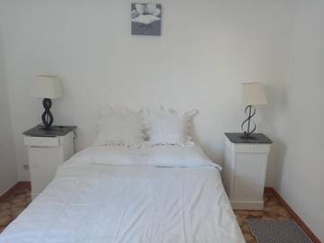 Gîte pour 2 personnes, avec vue et jardin à Contrexéville