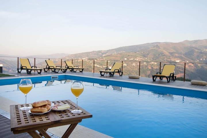 Chambre d’hôte pour 2 personnes, avec Balcon et Terrasse ainsi que Jardin et Piscine dans Mesão Frio
