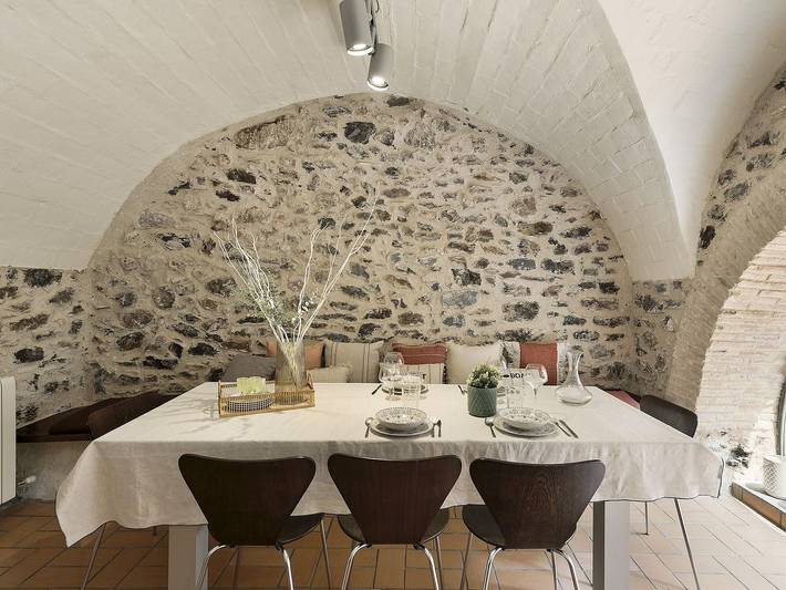 Location de vacances pour 8 personnes, avec piscine ainsi que terrasse et jacuzzi, adapté aux familles à Garriguella - 4