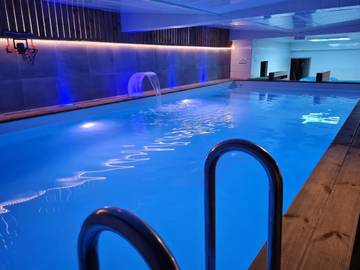 Ferienwohnung für 21 Personen, mit Sauna und Pool sowie Whirlpool in Dijon