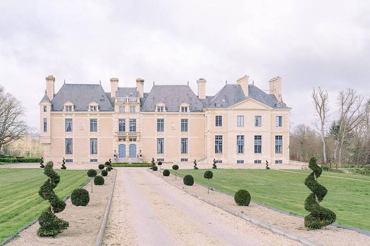Château with Spa, Golf, Tennis, Basket, swimming pools, gardens. in Saint-Michel en Pré-Bocage, Región de Caen