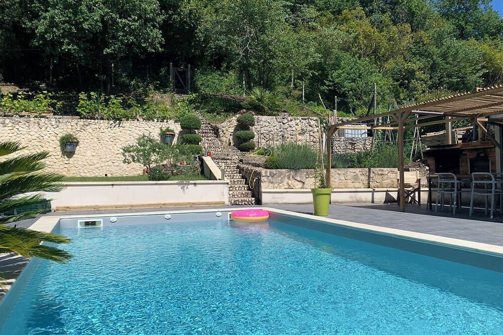 In the heart of the Bordeaux region, family home with swimming pool in Floirac, Bordeaux region
